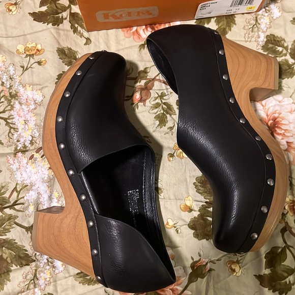 Korks Shoes - Picture 7 of 9